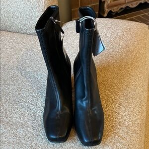 Black Women's Square-Toe Zip Ankle Boots - Aerosoles